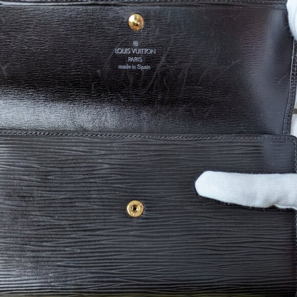 LOUIS VUITTON Epi Long Wallet with LV Logo in Black Leather Authentic Like New - Picture 10 of 15